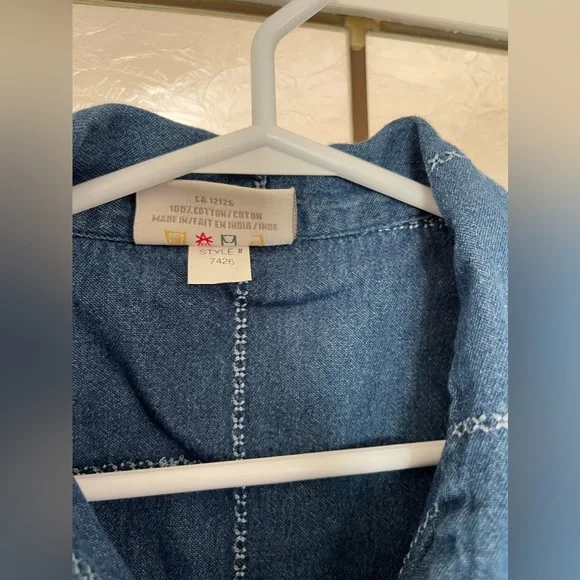 Embroidered Button-Up - Picture 4 of 6